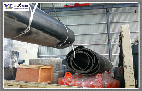 草莓视频在线视频皮带白钢钉