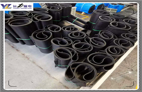 草莓视频在线视频皮带白钢钉